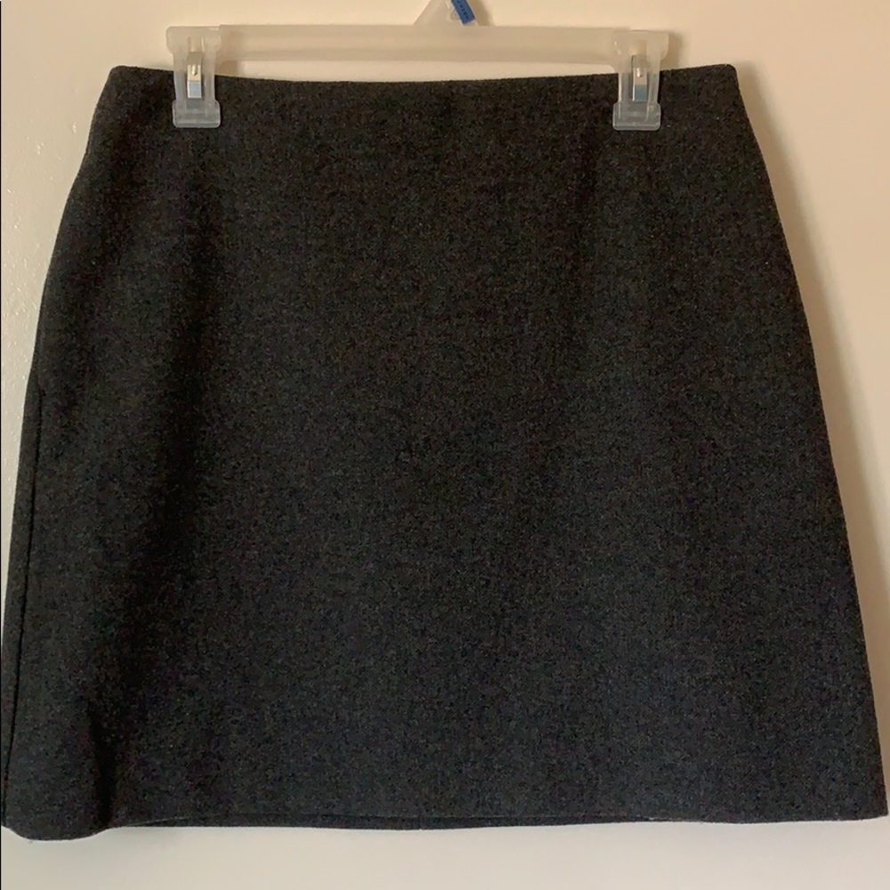 Wool fitted skirt